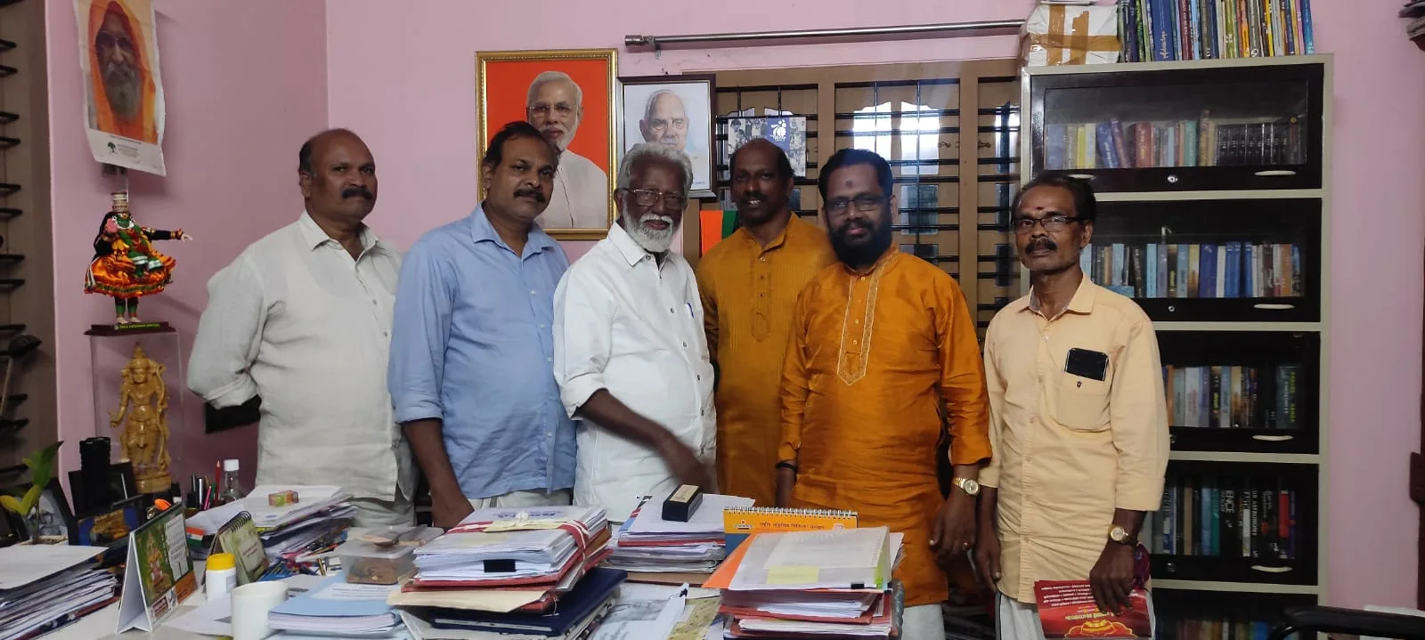 കുമ്മനം രാജശേഖരനെ സന്ദർശിച്ചു